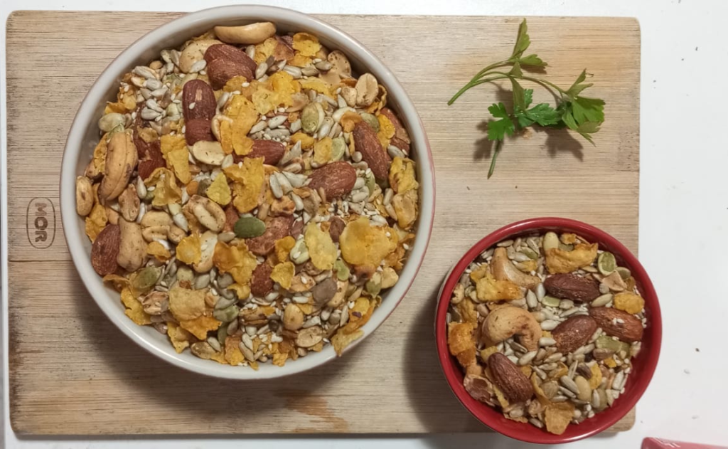 Granola salgada para salada verde